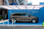 Mercedes-Benz VLE v bocnim profilu na expozici na turnaji WTA Livesport Prague Open 2026