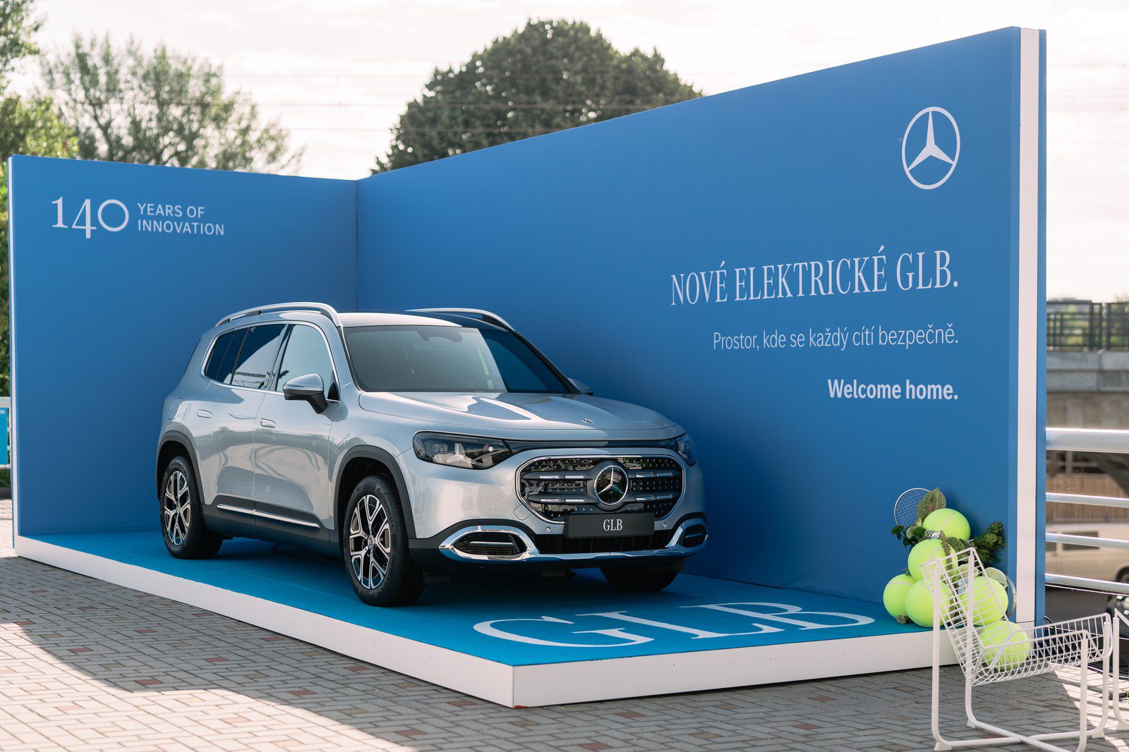 Elektrický Mercedes-Benz GLB na expozici značky na turnaji WTA v Praze