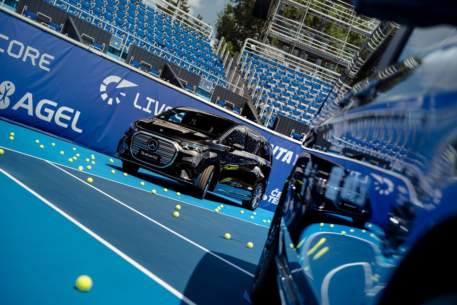 Mercedes-Benz VLE na tenisovém kurtu na turnaji WTA Livesport Prague Open 2026