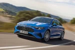 Mercedes-Benz CLA nové generace za jízdy - přední tříčtvrtinový pohled