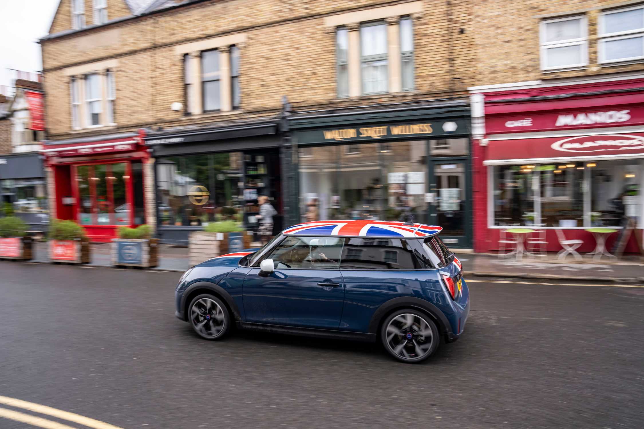 MINI Cooper Oxford Edition v městské ulici