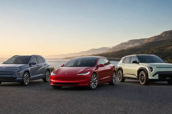 Hyundai Kona Electric, Tesla Model 3 a Kia EV3, tři nejlevnější elektromobily s dojezdem přes 500 km