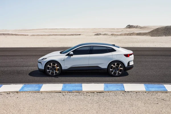 Polestar 4 bocni profil