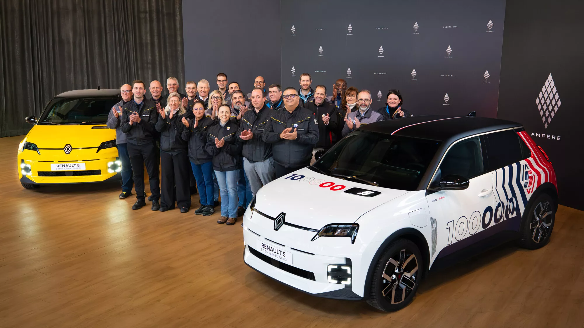 Tým ElectriCity se dvěma vozy Renault 5 E-Tech