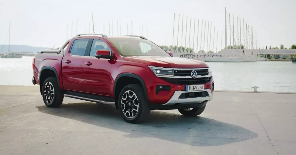 Současný Volkswagen Amarok z předního tříčtvrtečního pohledu