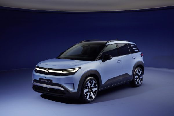 Volkswagen ID. Cross zepředu ve studiovém prostředí