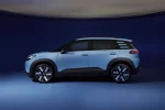 Volkswagen ID. Cross z boku ve studiovém prostředí