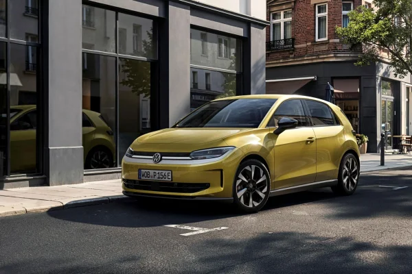 Volkswagen ID. Polo Trend, přední tříčtvrtinový pohled, žlutý lak