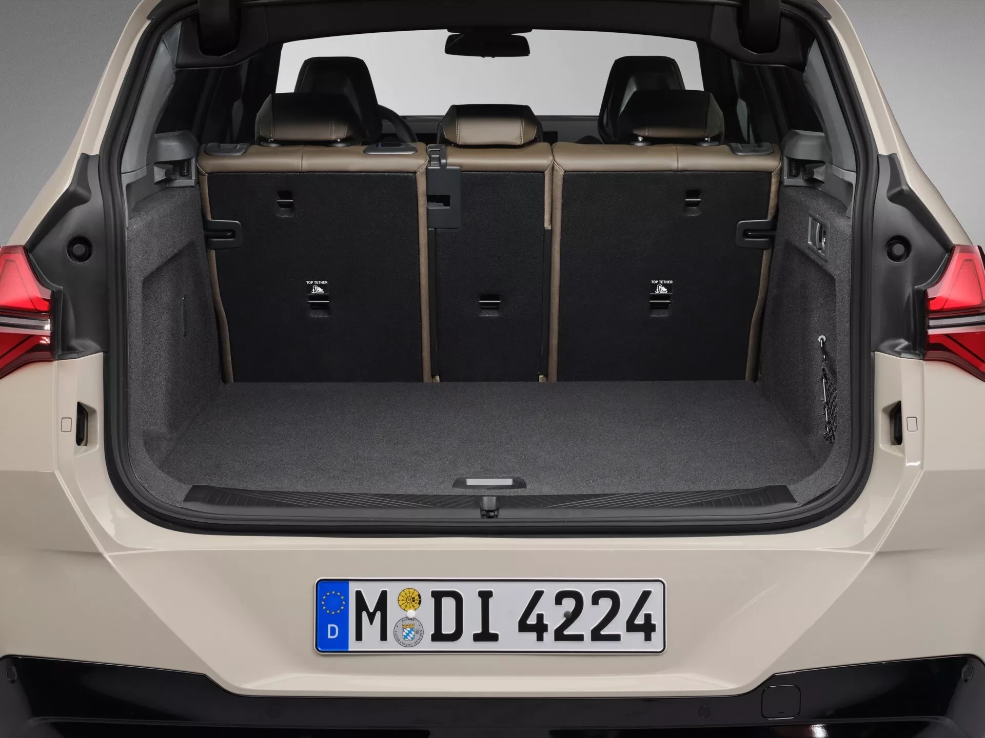 Zavazadelník BMW X3 G45 o objemu 570 litrů