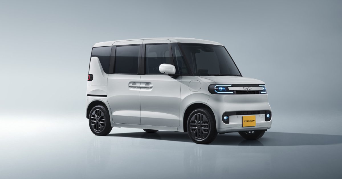 BYD Racco, elektrická kei car, přední tříčtvrteční pohled ve studiu