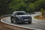 CUPRA Terramar v tmave modrem laku v zatacce horske silnice