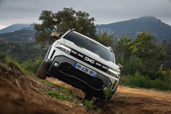Dacia Duster hybrid 150 4x4 v terénu