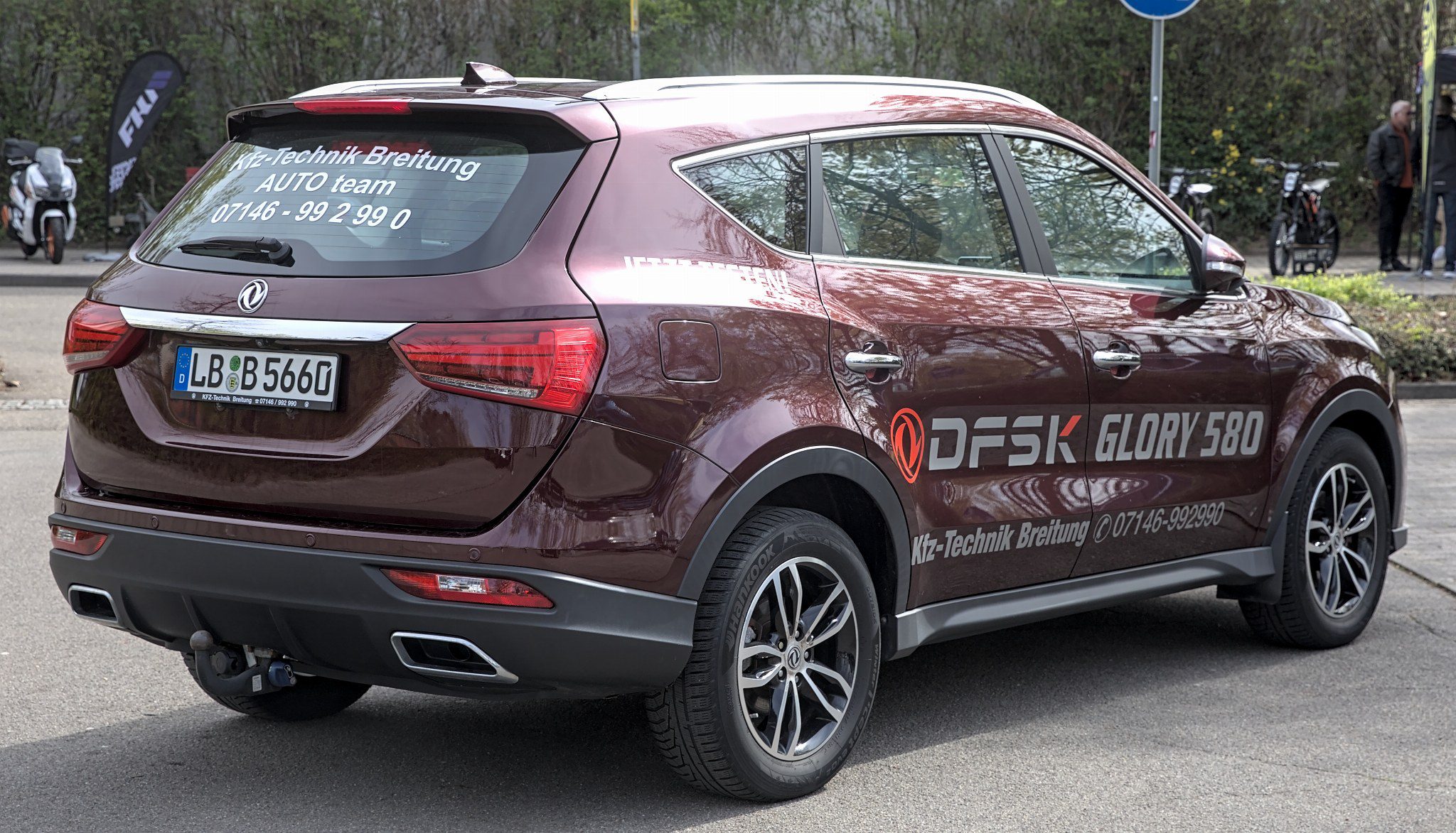 Zadní část DFSK Glory 580 s tažným zařízením