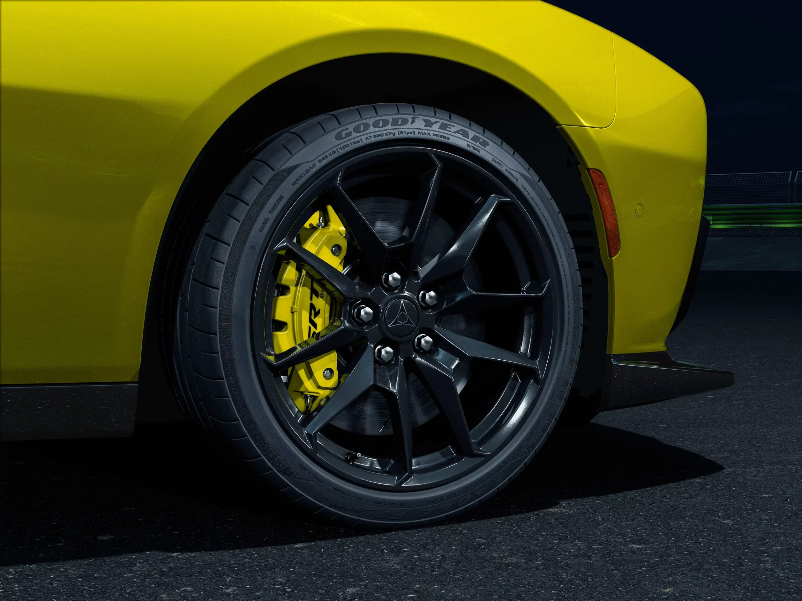 Kolo Dodge Charger Super Bee 2027 s brzdou Brembo a pneumatikou Goodyear