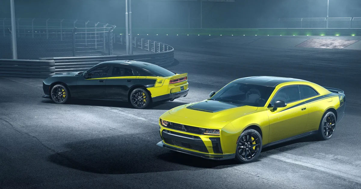 Dodge Charger Super Bee 2027 ve žluté a černé barvě na okruhu