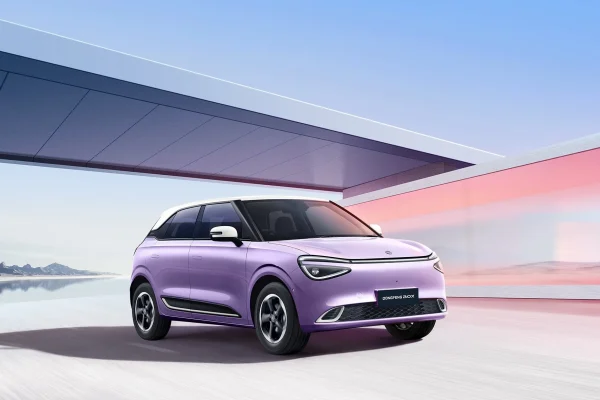 Dongfeng Box ve fialové barvě, přední tříčtvrteční pohled