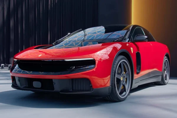 Ferrari Luce, první elektromobil značky, přední tříčtvrteční pohled