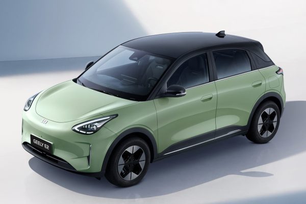 Geely E2 2026, malý elektrický hatchback v zelené barvě