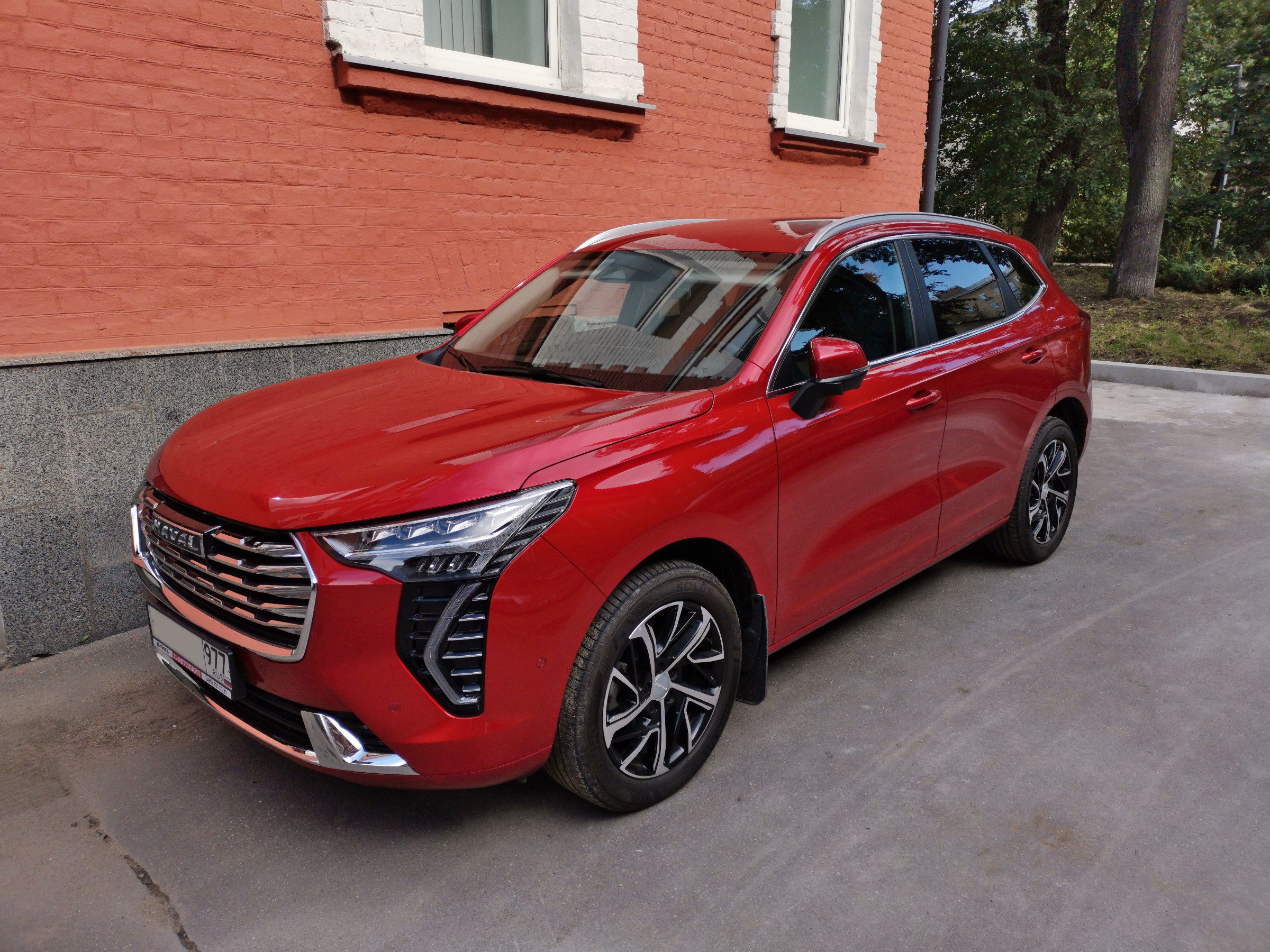 Červený Haval Jolion, kompaktní SUV