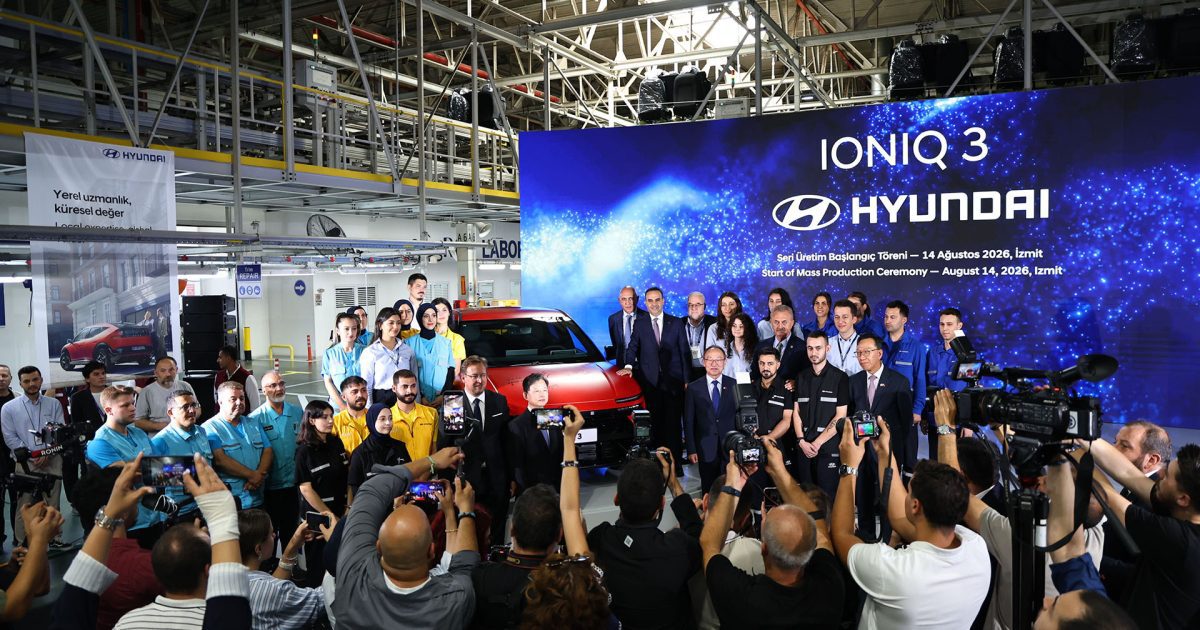 Hyundai IONIQ 3 při zahájení sériové výroby v závodě İzmit