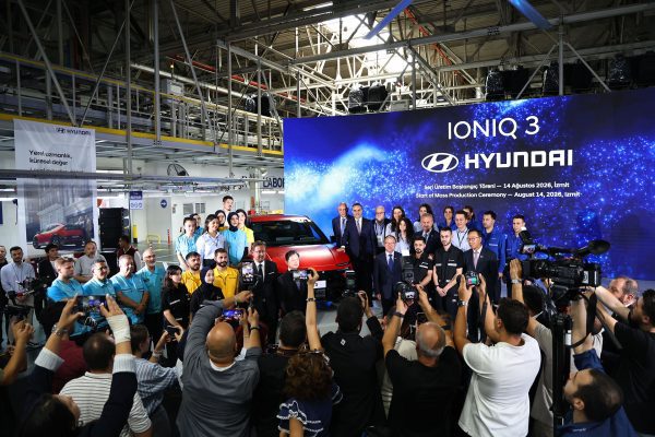 Hyundai IONIQ 3 při zahájení sériové výroby v závodě İzmit