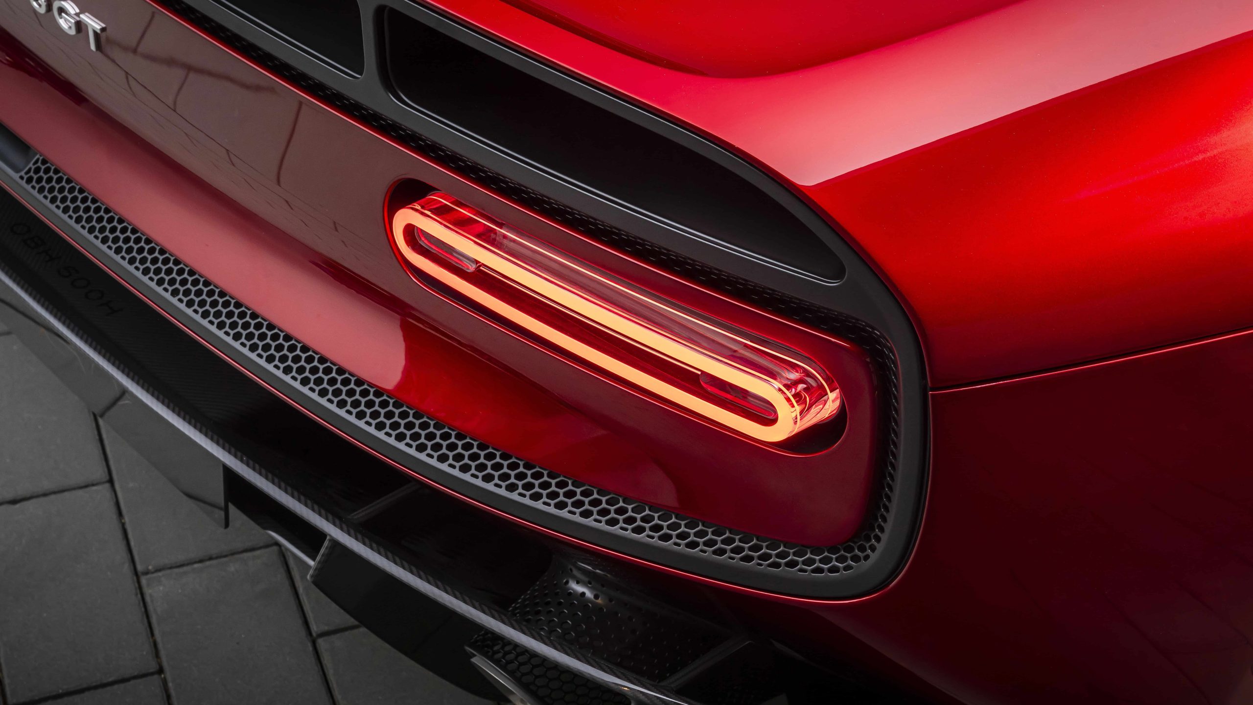 Detail zadního světla konceptu McLaren McL 6GT