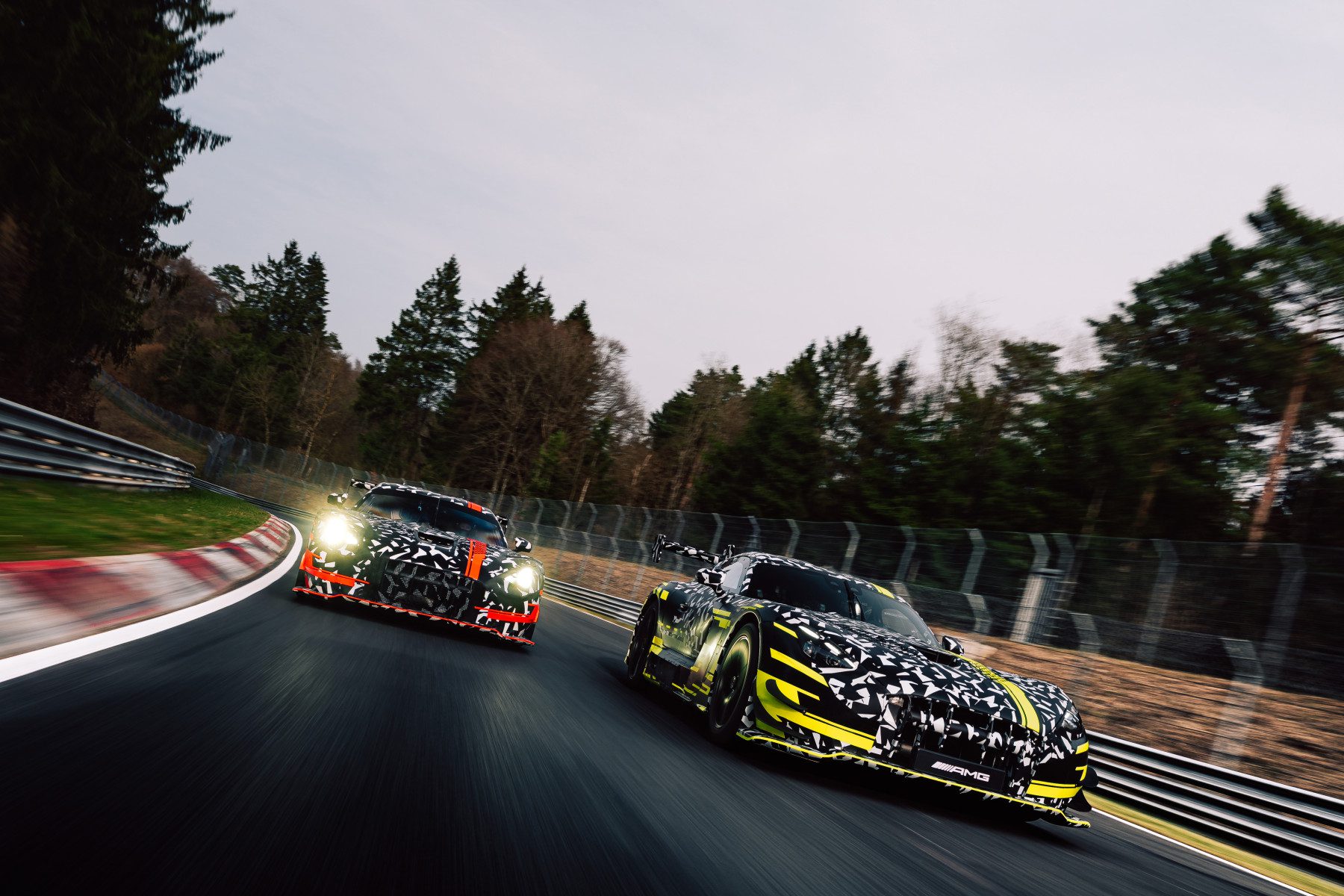 Prototypy AMG GT Black Series a AMG GT3 při testování na Nürburgringu