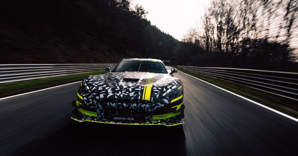 Maskovaný prototyp Mercedes-AMG GT Black Series na Nürburgringu