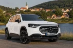 Mercedes-Benz GLB 2026 v české krajině u přehrady