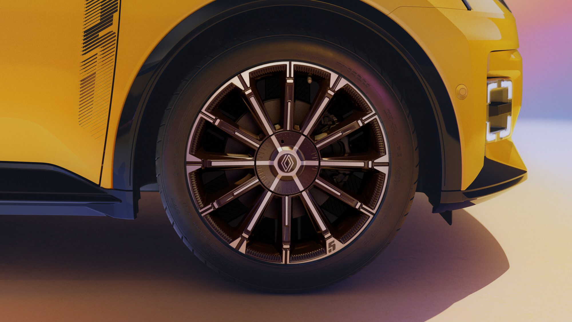 Detail litého kola Renaultu 5 v odstínu Warm Titanium