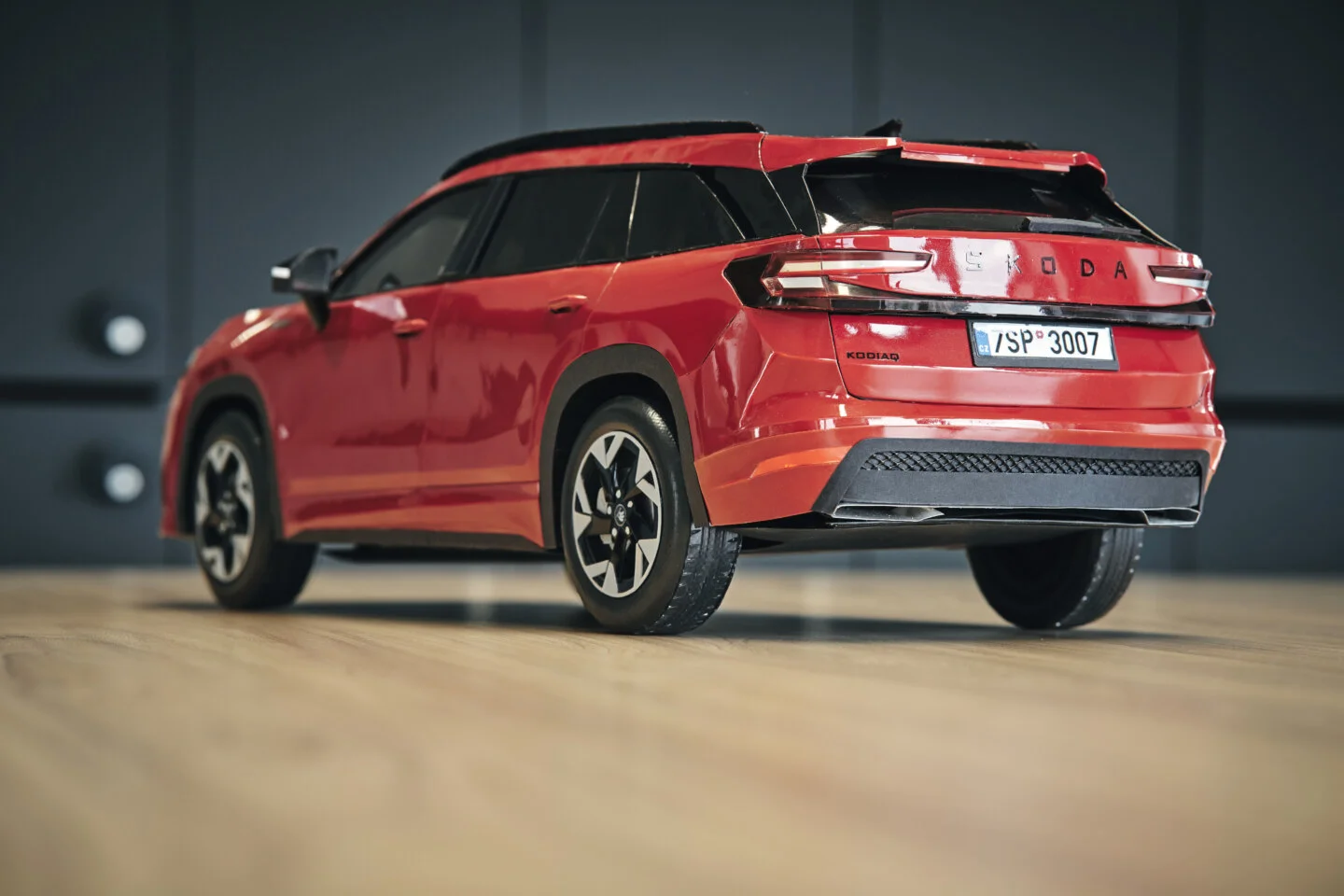 Detail zadní části papírového modelu Škody Kodiaq Sportline
