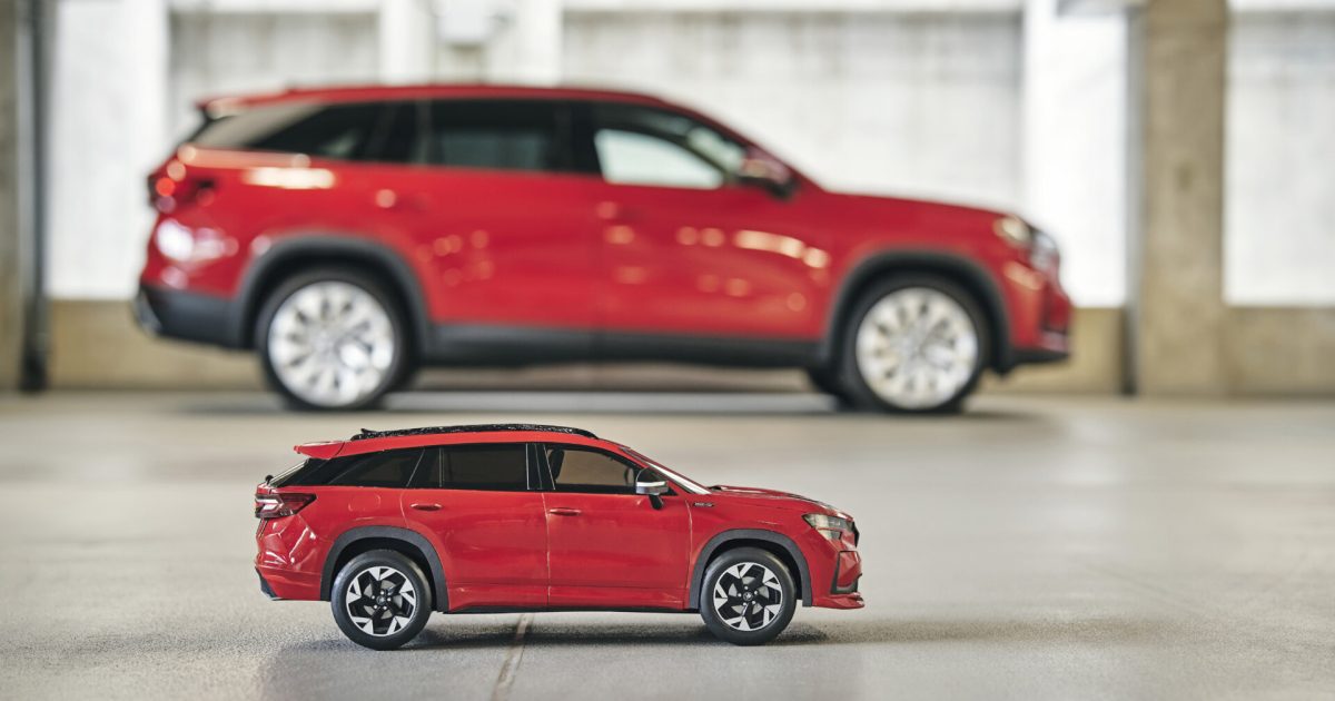 Papírový model Škody Kodiaq Sportline před skutečným vozem