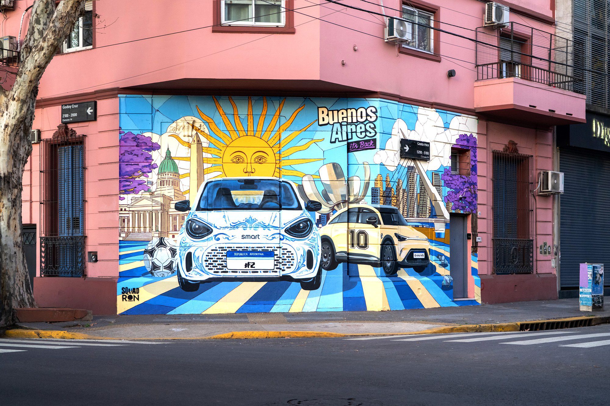 Mural se smart #2 a smart #3 v Buenos Aires od Martína Rona