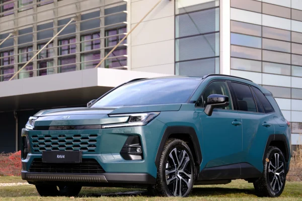 Toyota RAV4 v nabídce operativního leasingu KINTO One