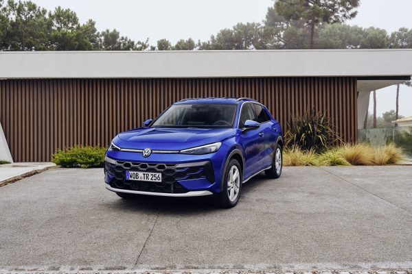 Volkswagen T-Roc druhé generace, přední tříčtvrtinový pohled