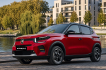 Citroën ë-C3 v červené barvě u brněnské řeky
