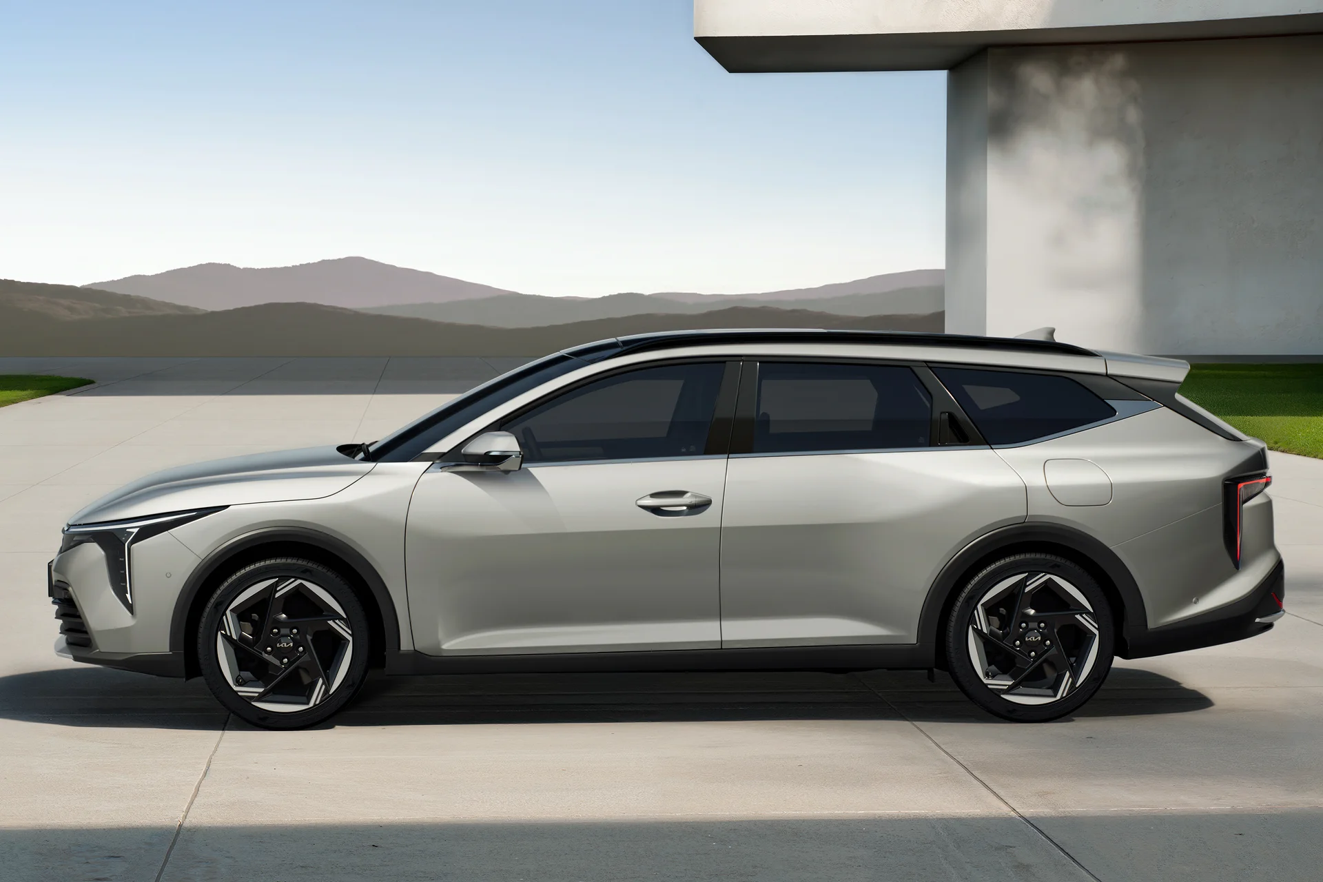Kia K4 Sportswagon z boku