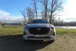 Mazda CX-60 zepředu u Vltavy v Praze