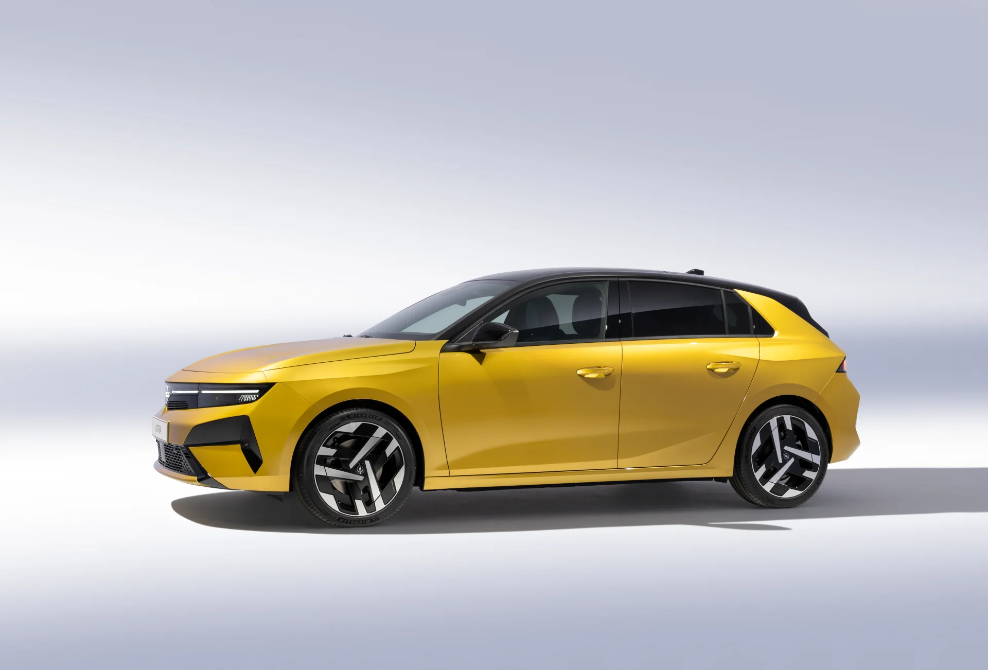 Opel Astra 2026 zboku