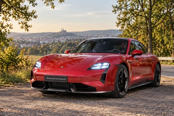 Porsche / Autohled:Porsche Taycan v české redakční scéně u Brna