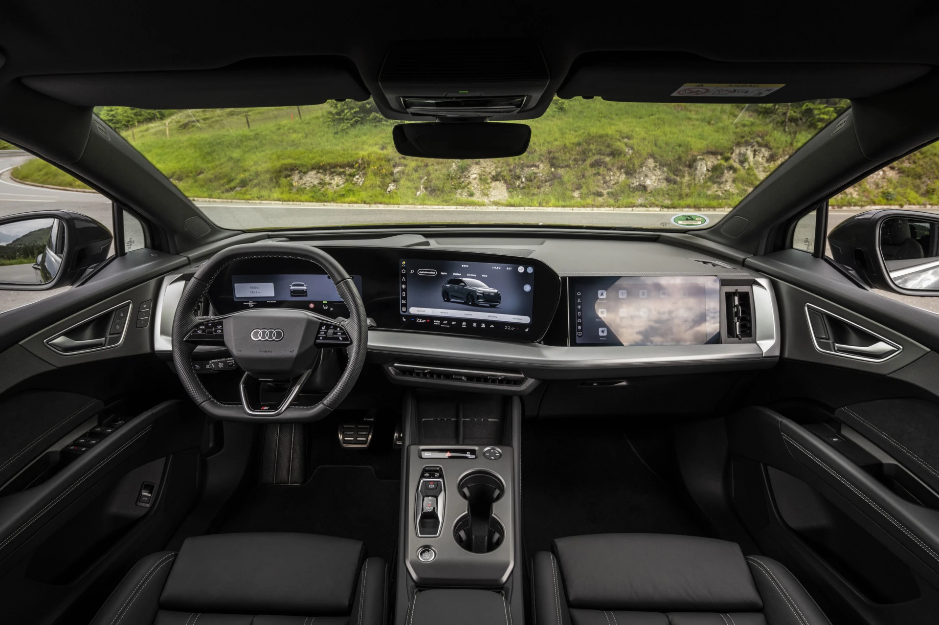 Audi Q4 e-tron 2026 interiér Digital Stage, tři displeje