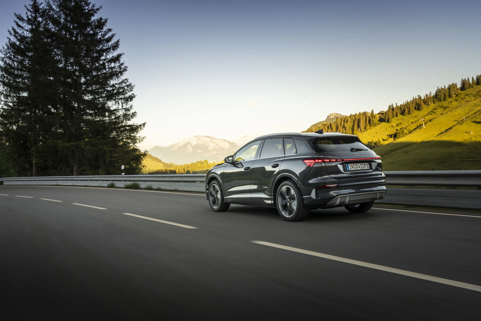 Audi Q4 e-tron 2026 facelift, zadní partie a světelná lišta