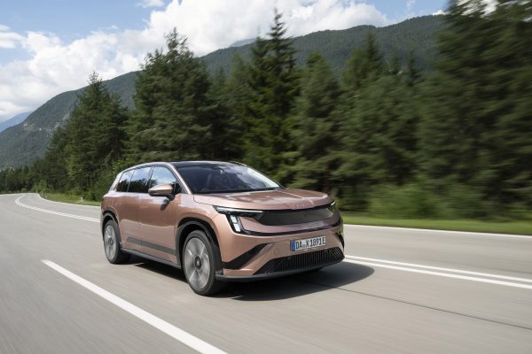 Škoda Peaq při jízdě, tříčtvrteční pohled zepředu