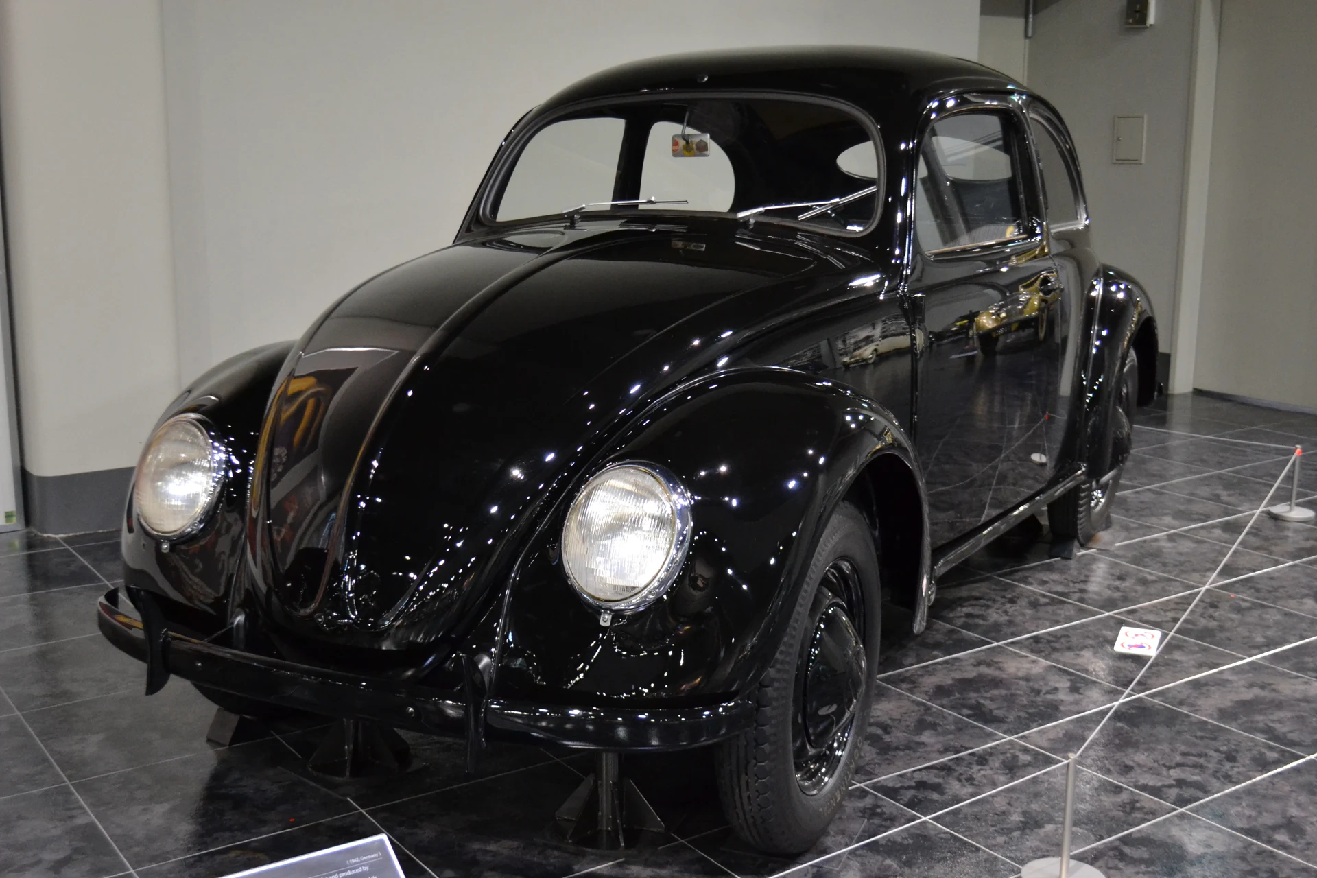 Černý KdF-Wagen z roku 1942 v muzeu