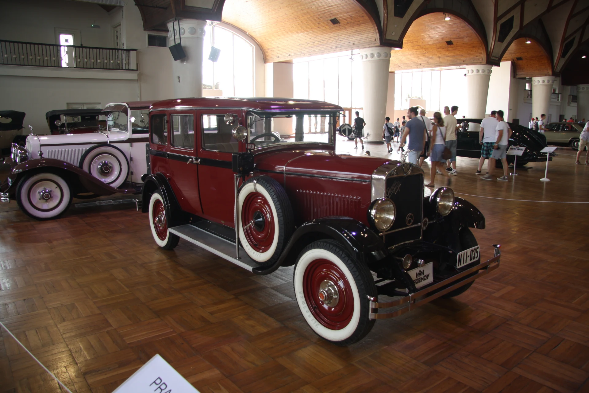 Červená Praga Alfa na výstavě Legendy 2018 v Praze
