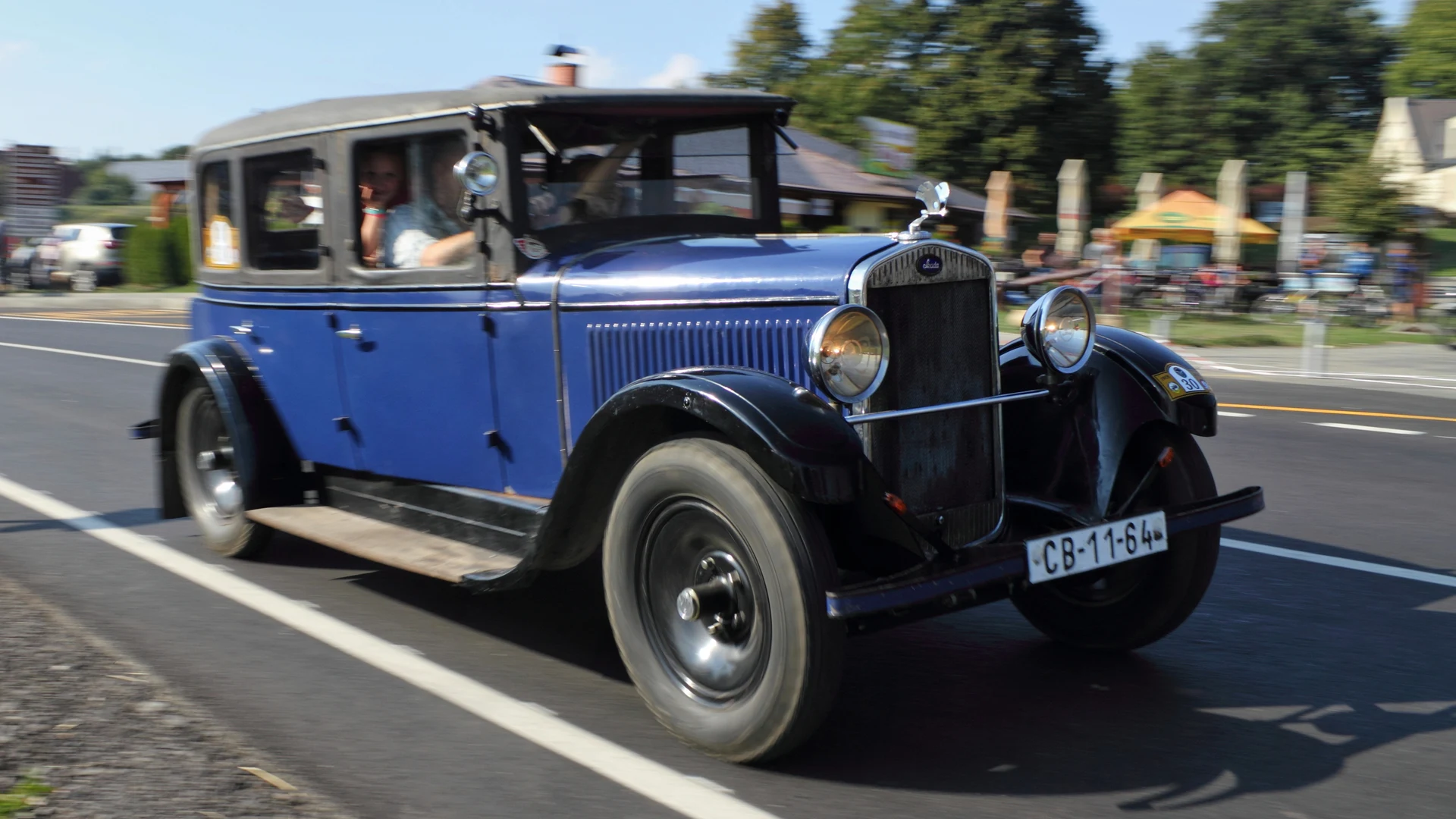 Škoda 430 v jízdě na setkání k výročí autoklubu v Liberci