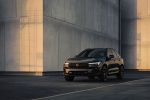 Nové Volvo XC60 Black Edition v čelním tříčtvrtečním pohledu