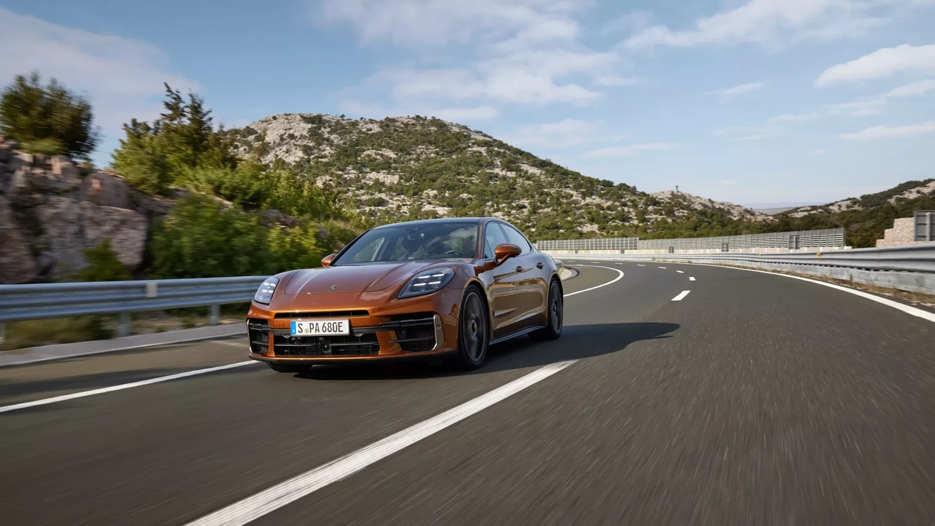 Porsche Panamera na archivní fotografii výrobce