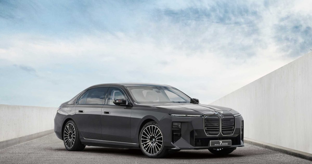 BMW Concept 7 Protection, obrněný sedan v pohledu zepředu z boku
