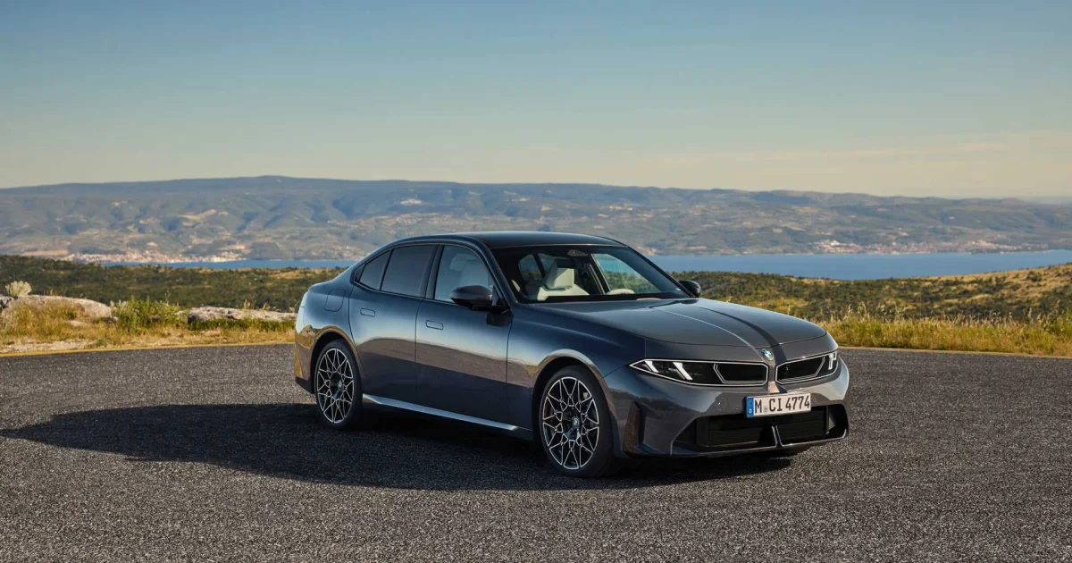 Nové BMW 320 generace G50, šedý sedan zepředu